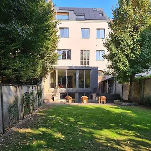 https://authentic-19th-c-mansion-with-spacious-garden.hotelsghent.com